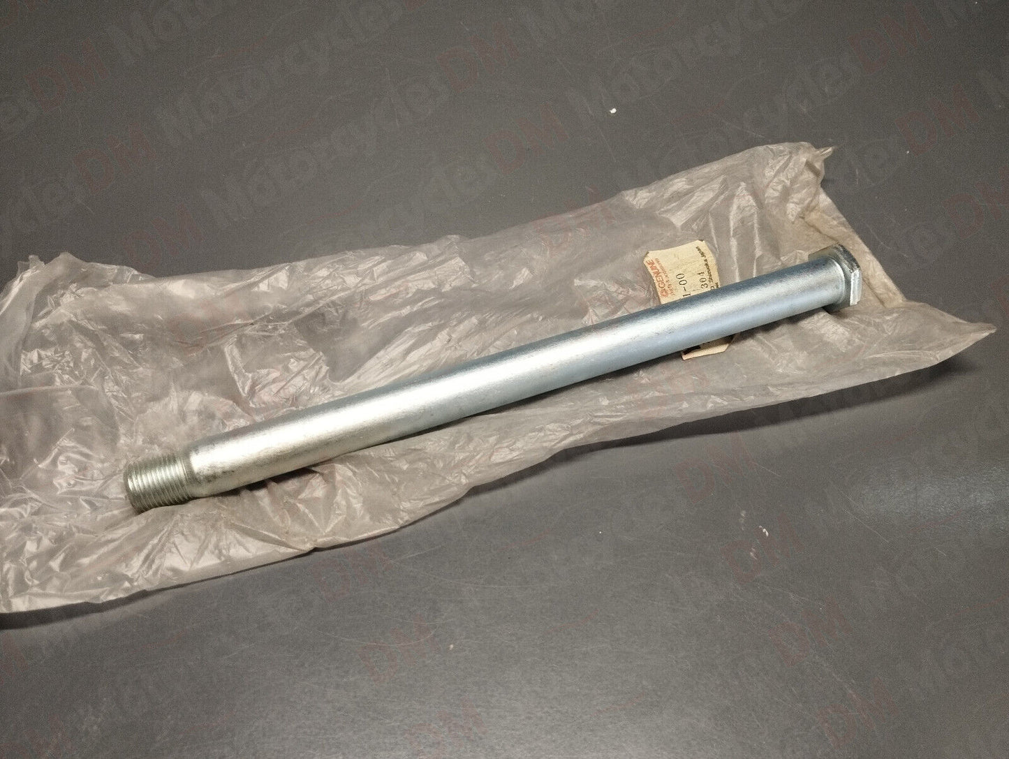 Yamaha genuine nos yz250 yz490 83 - 89 wr250 92 rear wheel axle pn 23x-25381-00