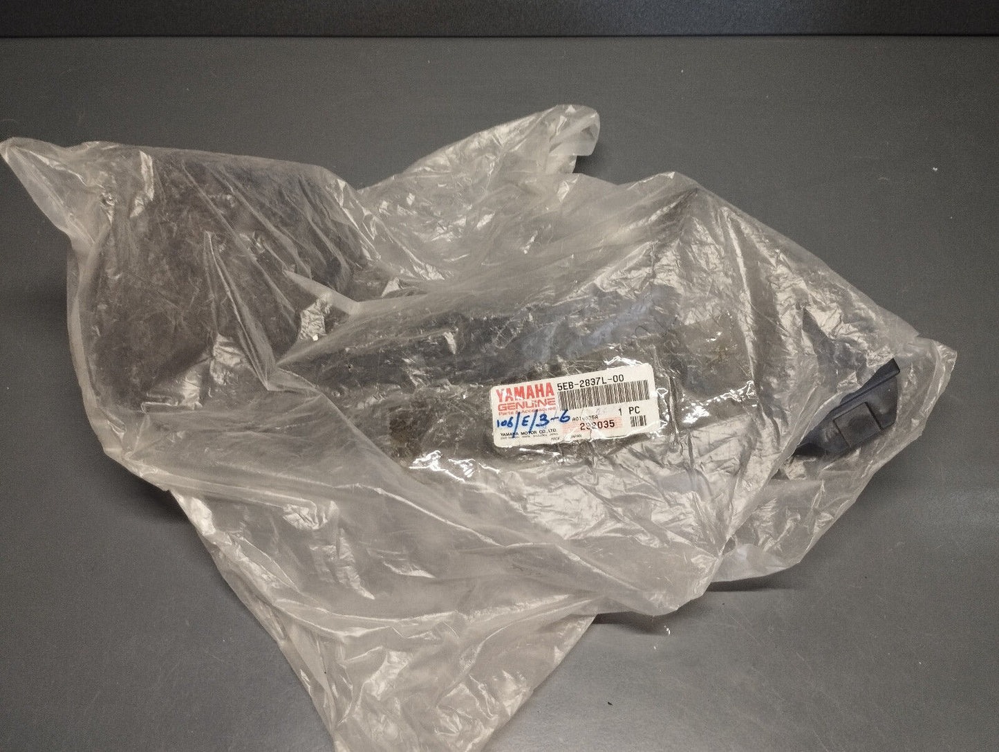 Yamaha genuine new yzf r6 yzf 600 99-02 console panel 1 pn 5eb-2837l-00