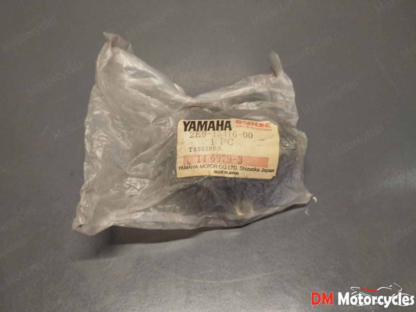 Yamaha genuine nos yr3 oil pump cover pn 2e9-15416-00