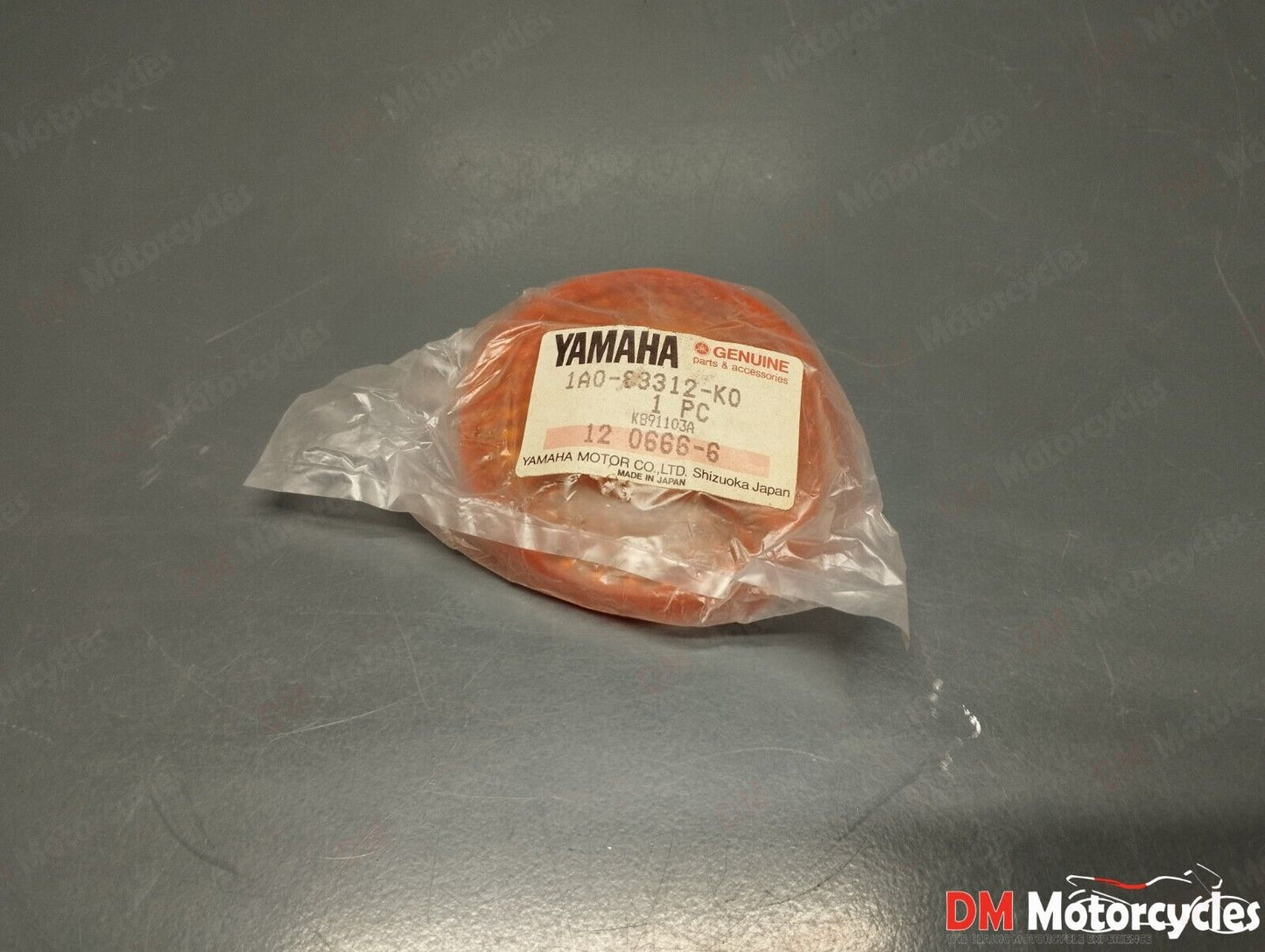 Yamaha genuine nos xs250 400 1100 turn signal lens pn 1a0-83312-k0