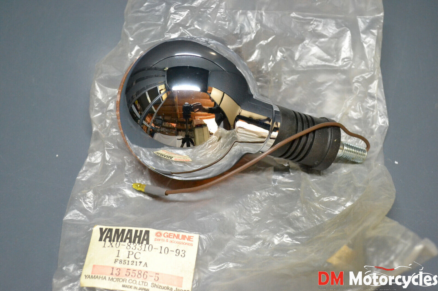 Yamaha genuine nos rx 100 dt 100 front turn signal pn 1x0-83310-10-93