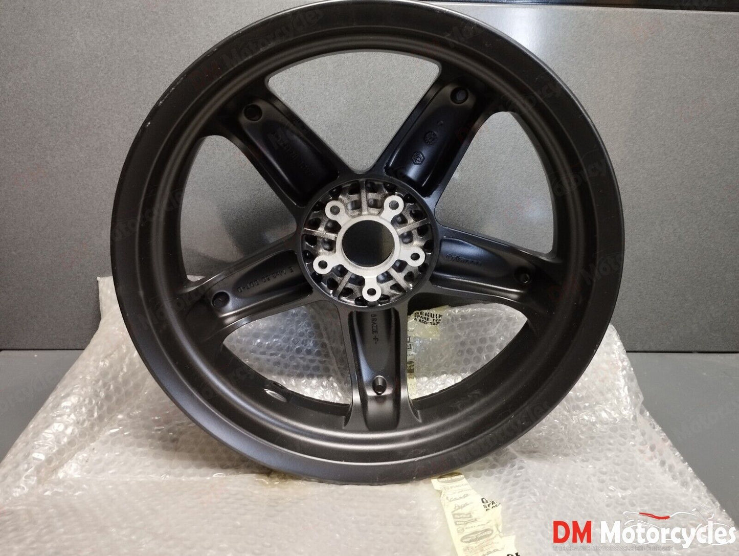Piaggio genuine new Gilera Nexus Aprillia SR 125 - 300 rear wheel rim pn 56458r