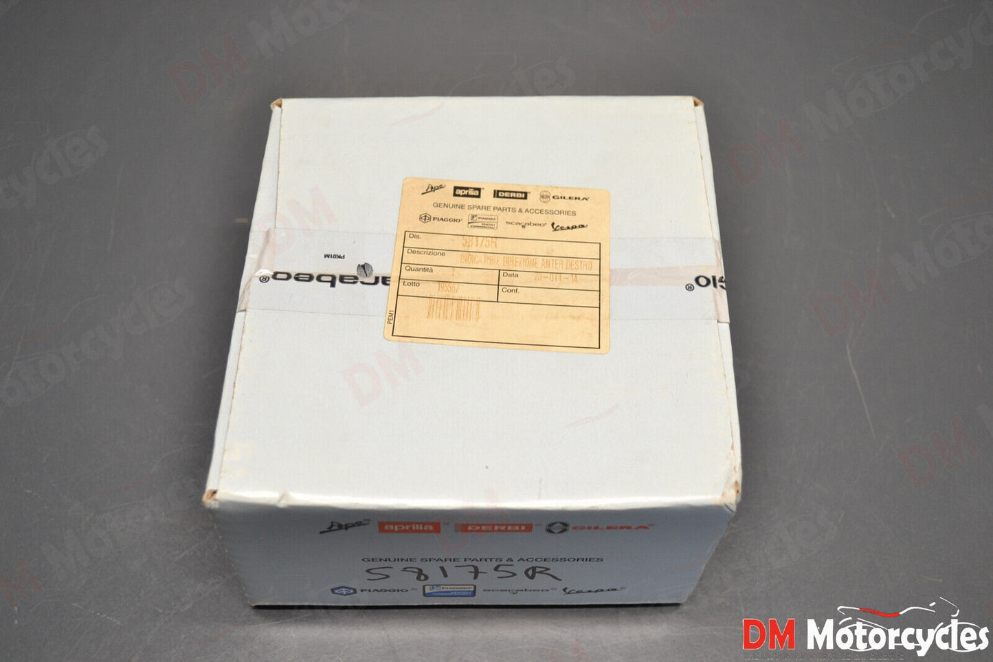 Piaggio genuine new vespa lx 125 4t right front turn signal pn 58175r