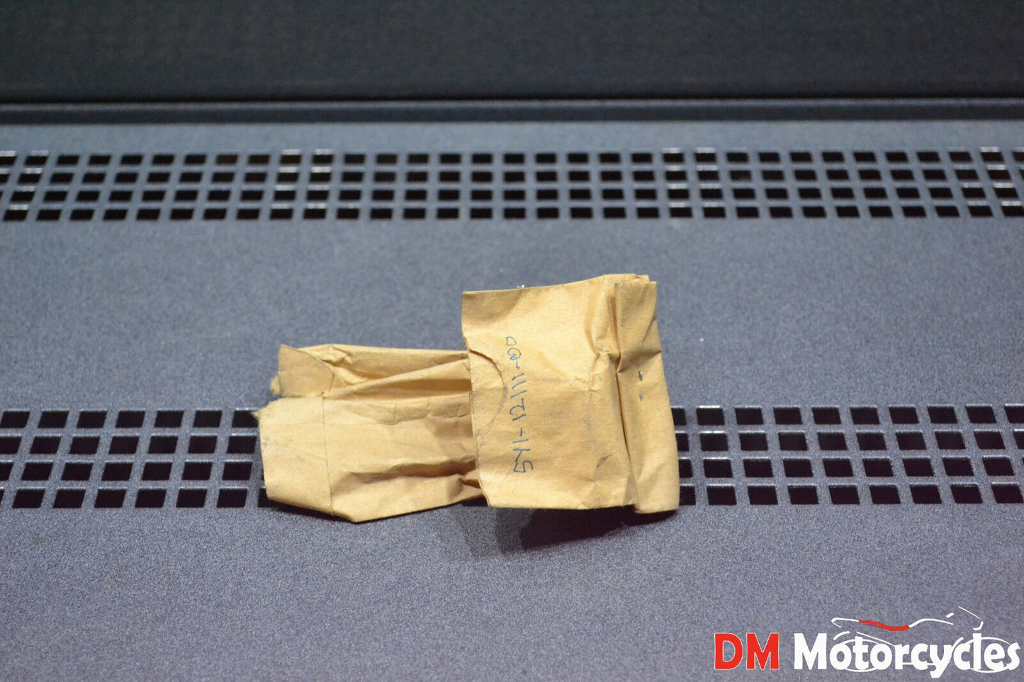 Yamaha genuine nos xt550 xt 550 intake valve pn 5y1-e2111-00