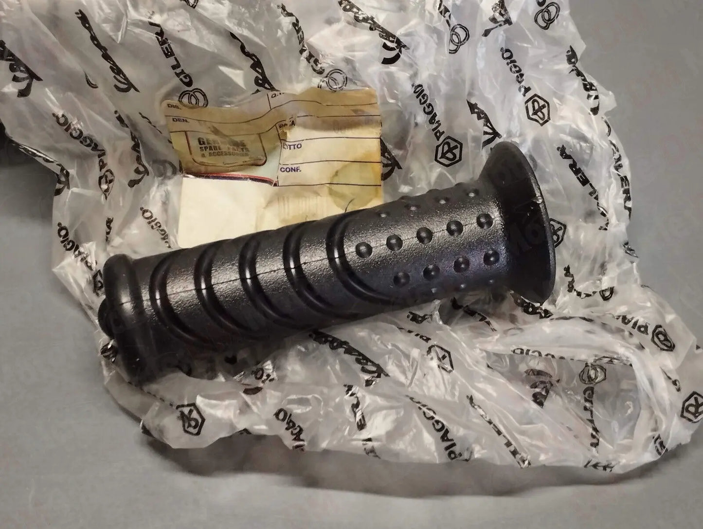 Piaggio genuine new gilera runner 50 stalker 50 right hand grip pn 561529
