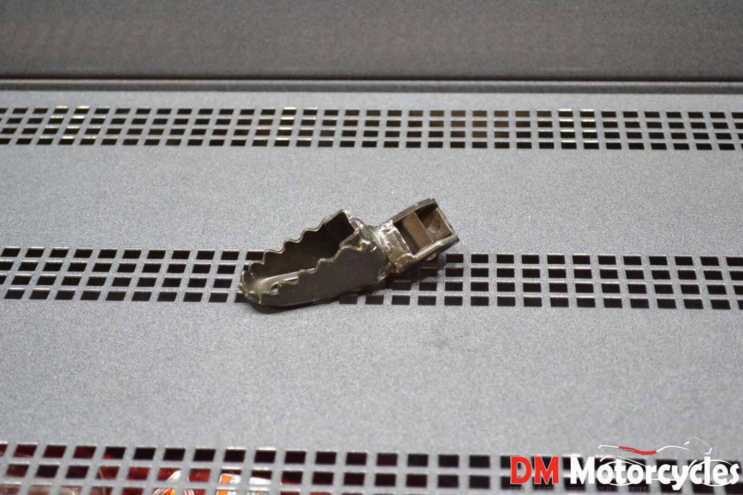 Yamaha genuine nos dt mx xt yz rt footrest peg 1 pn 22w-27411-01-90