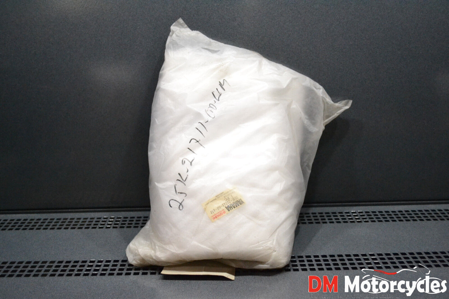 Yamaha genuine nos passol 2 rear plastic cover pn 25k-21711-00-4m