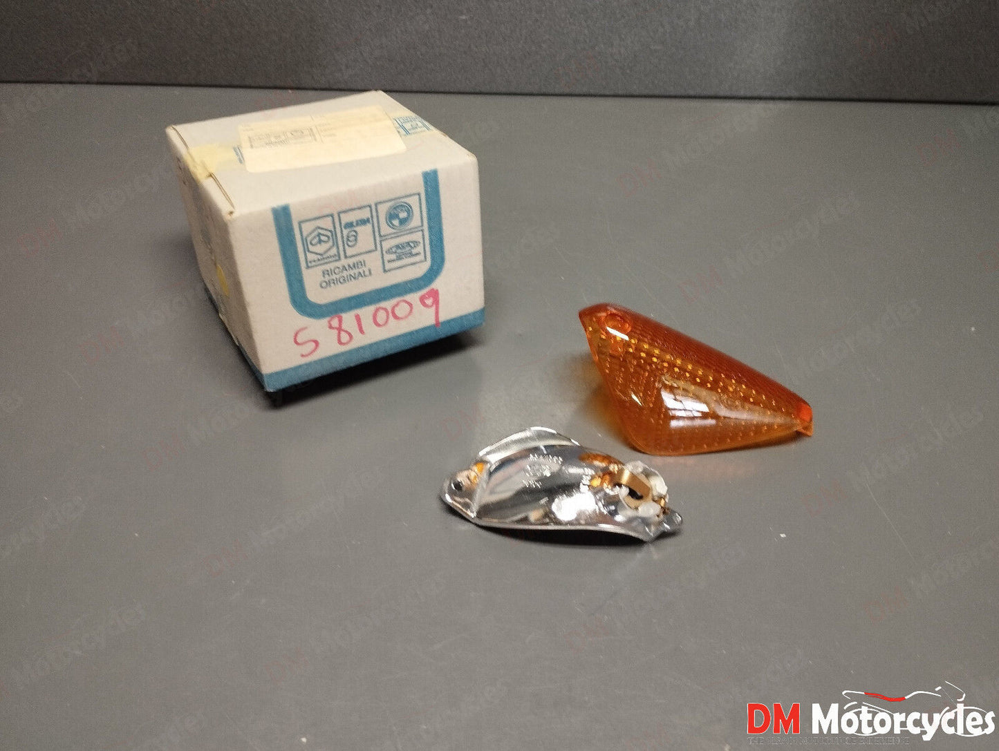 Piaggio genuine new nrg mc3 50t right front turn signal pn 581009