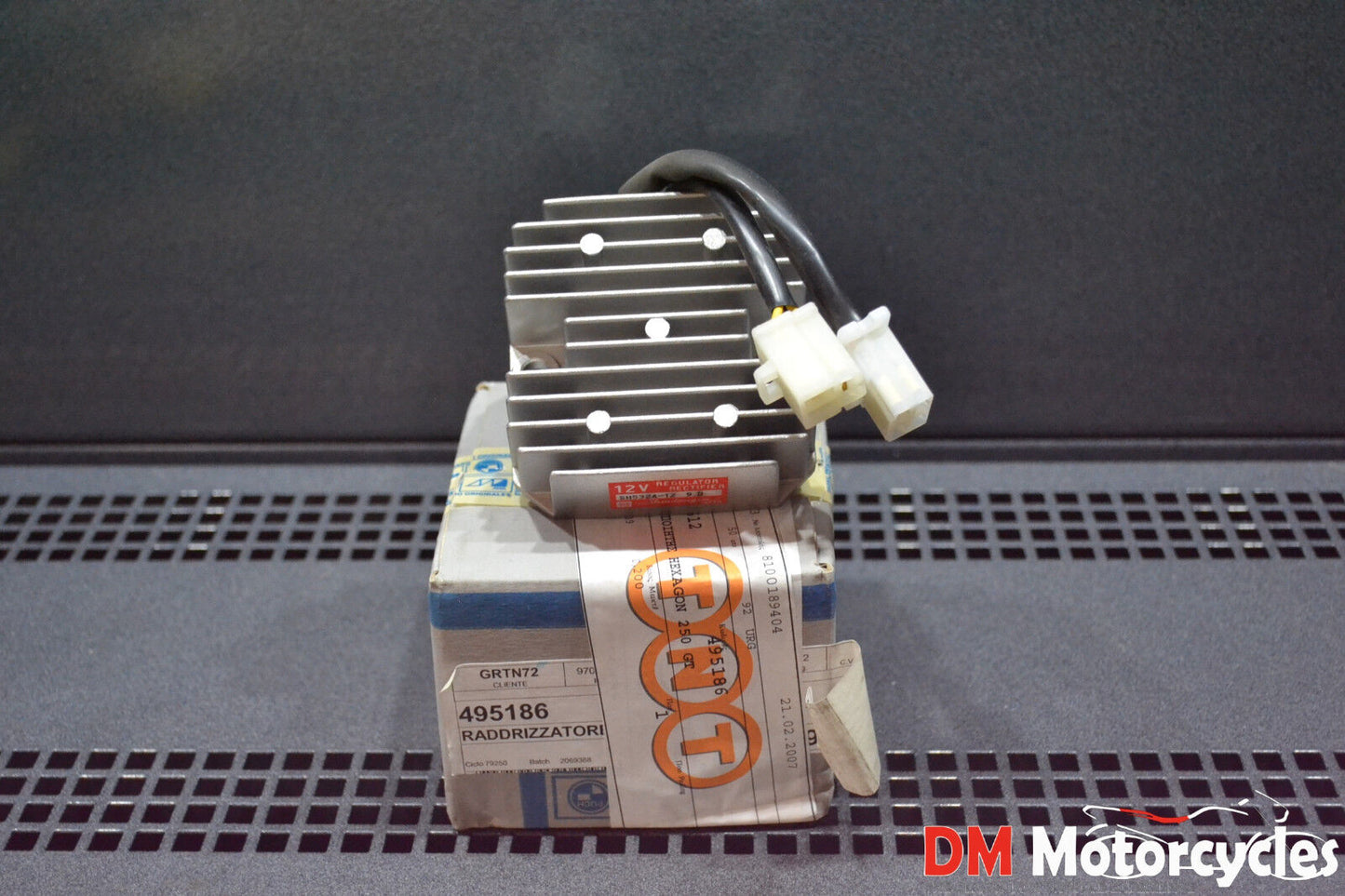 PIAGGIO GENUINE NEW HEXAGON GT 250 REGULATOR RECTIFIER PN 495186
