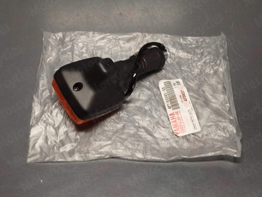 Yamaha oem new xt 500 600 95-02 sr 125 96 97 right rear turn signal 4pt-83340-00