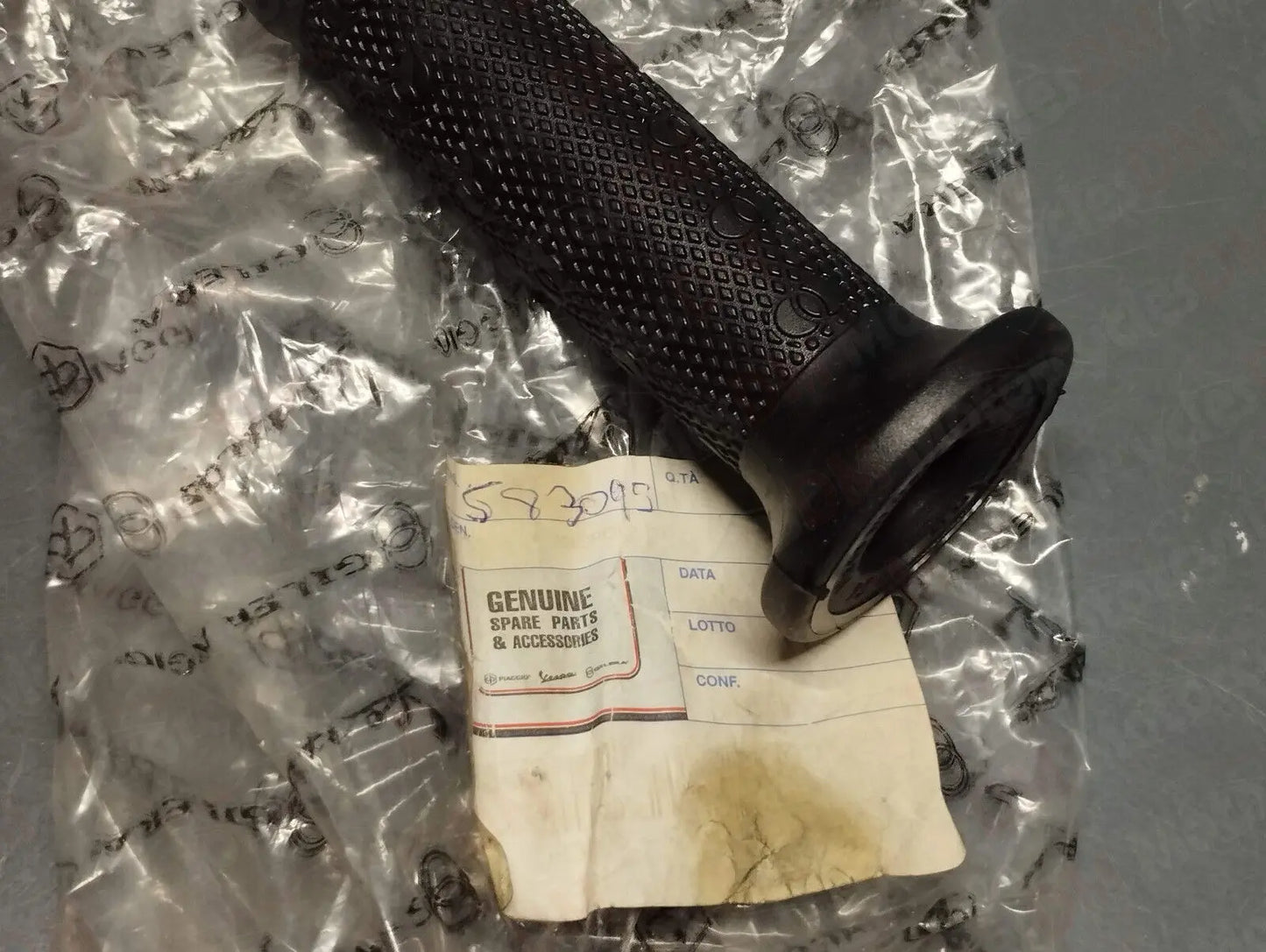 Piaggio genuine new gilera runner 50 sp right hand grip pn 583095