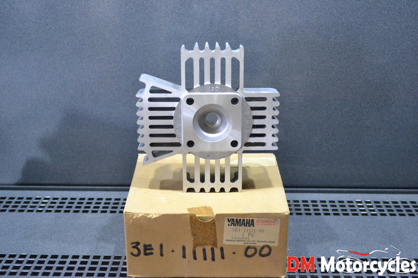 Yamaha genuine nos v50 v 50 cylinder head pn 3e1-11111-00