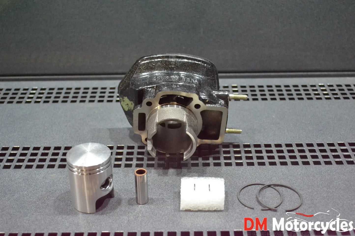Piaggio genuine new gilera dna 50cc cylinder kit pn 828963