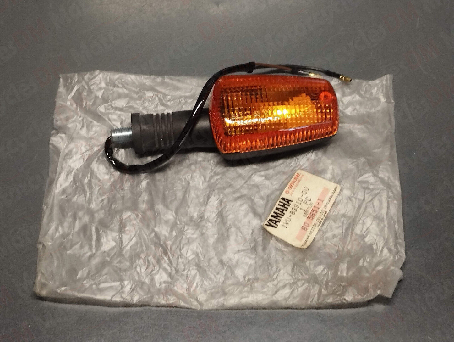 Yamaha genuine new fz 750 fzr 1000 750 rd350 left front turn signal 1vu-83310-00
