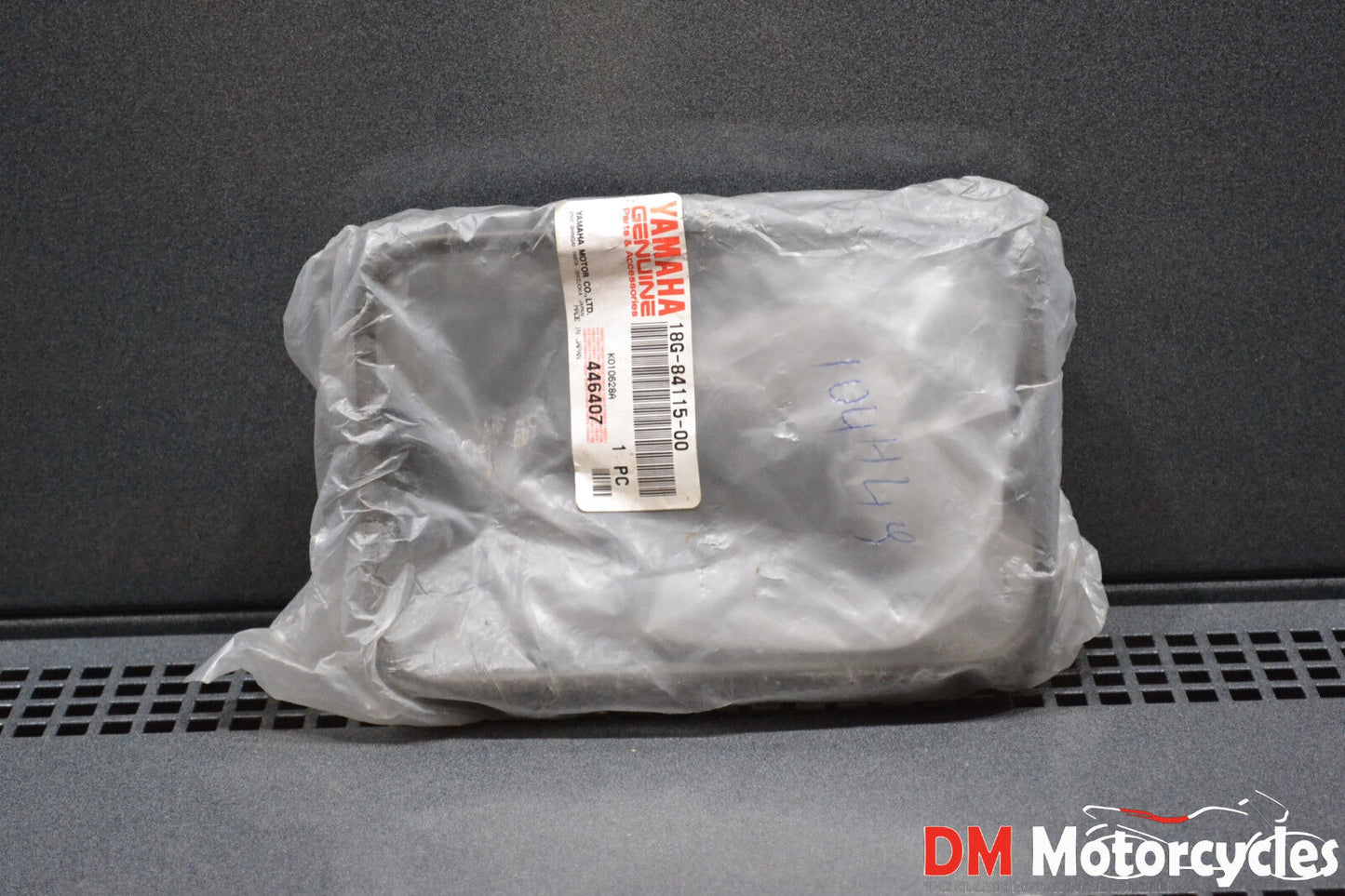 Yamaha genuine new dt175 dt 175 1991 - 2001 headlight rim pn 18g-84115-00