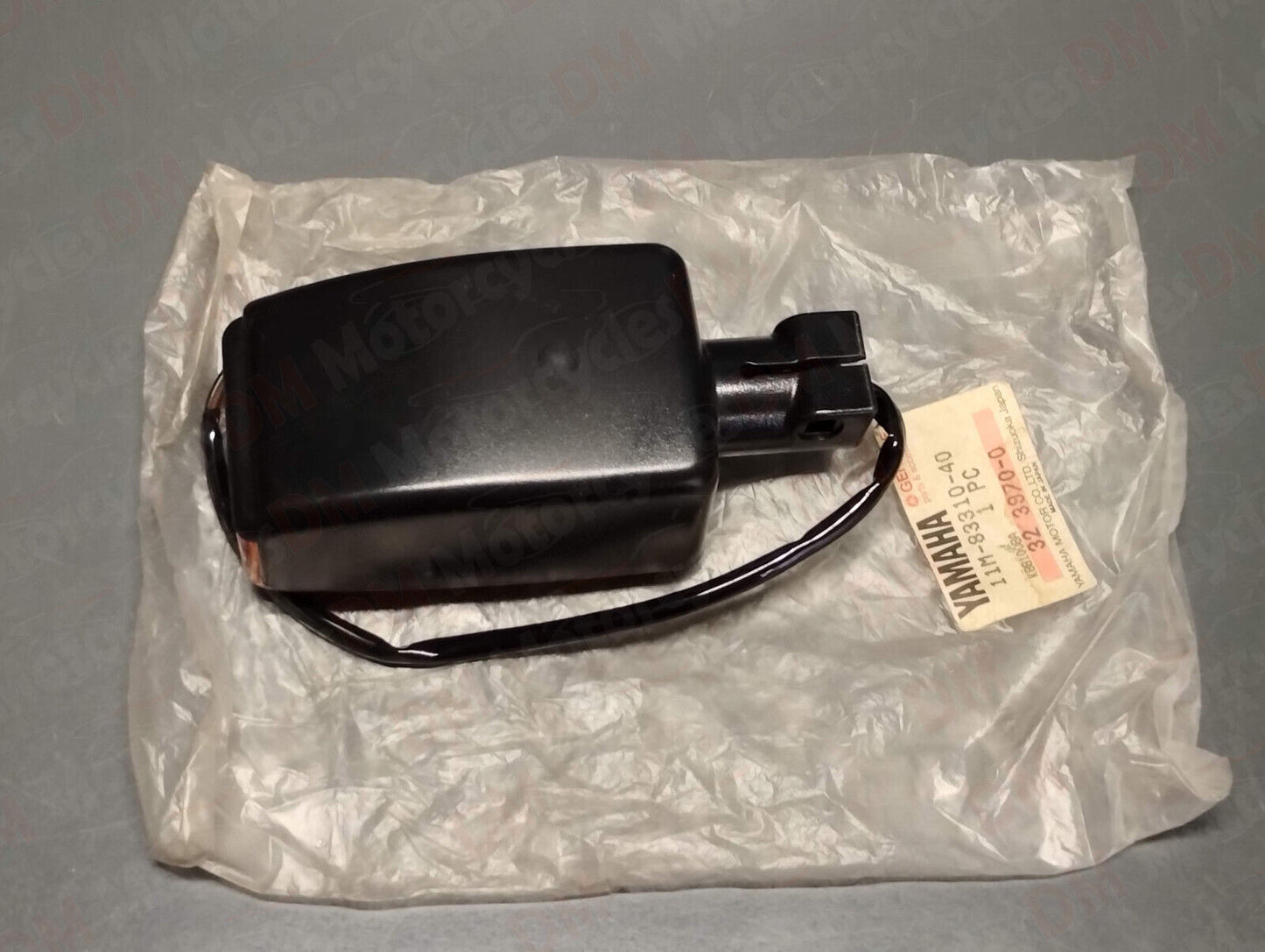 Yamaha genuine nos xj 600 1984 left front turn signal pn 11m-83310-40