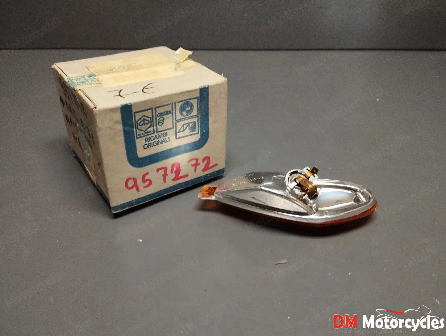 Piaggio genuine new nrg mc3 50 rear left turn signal pn 957272