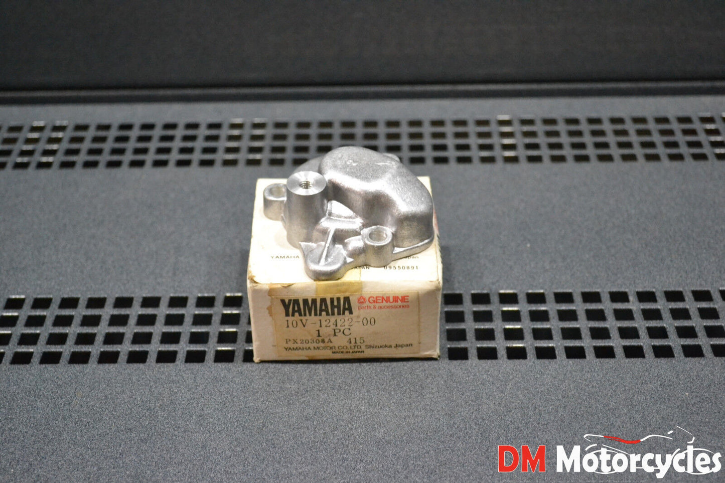 Yamaha genuine nos dt125 dt 125 86 water pump cover housing pn 10v-12422-00
