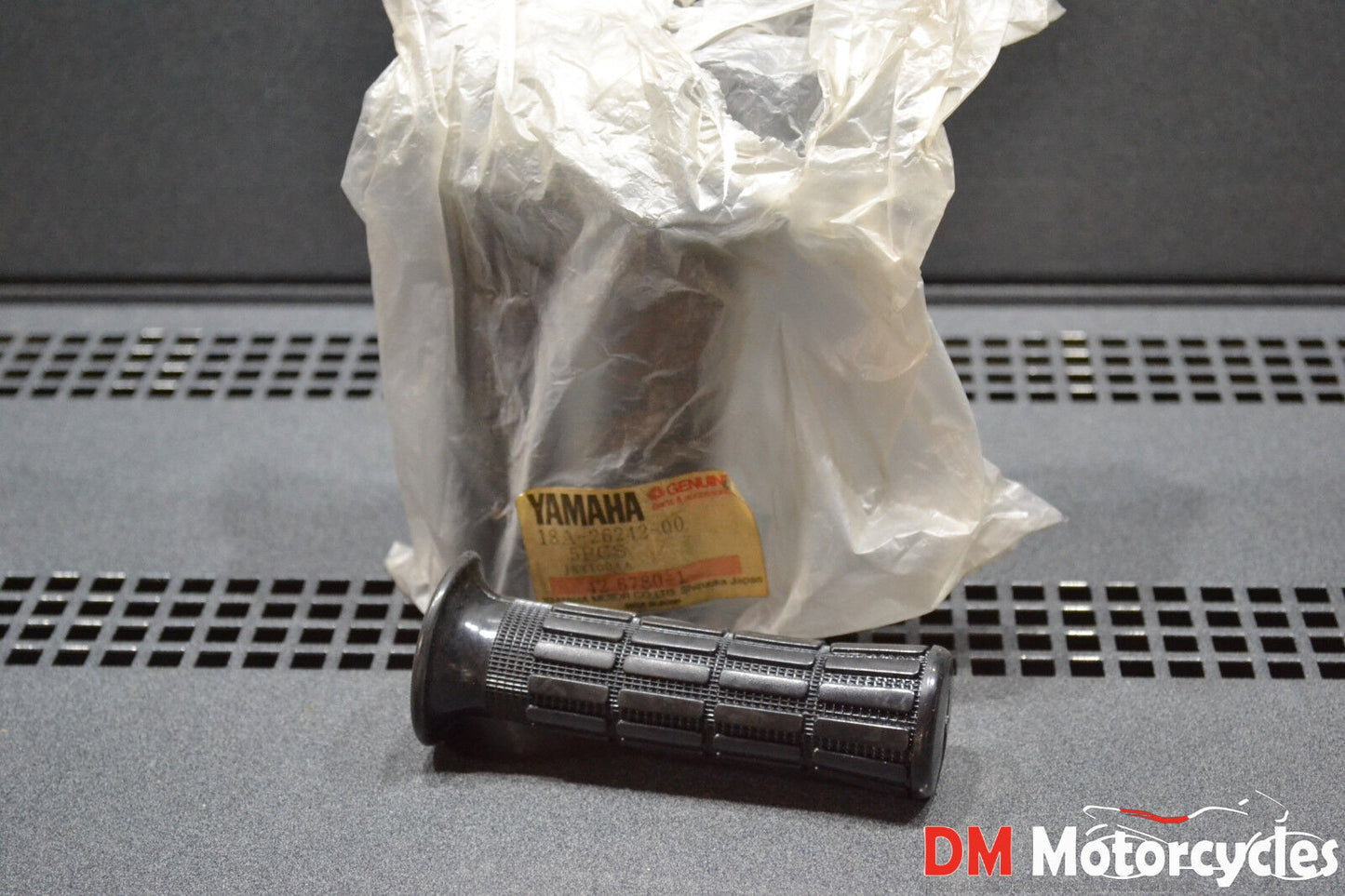 Yamaha genuine nos v50 v80 mate right throttle grip pn 18a-26243-00