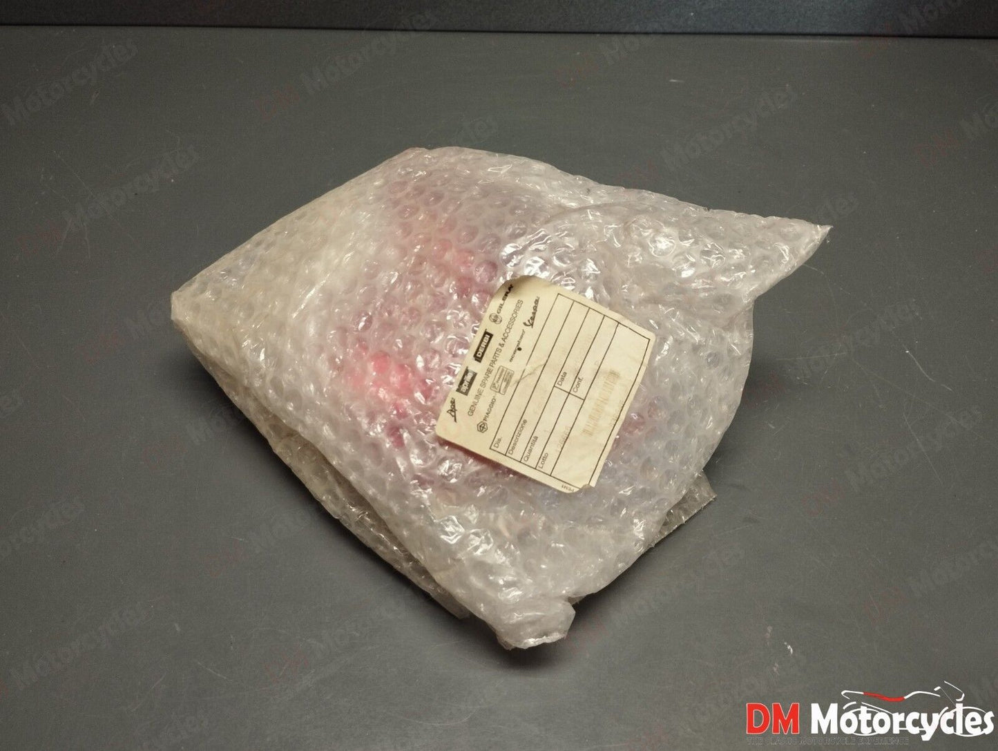 Piaggio genuine new vespa lx lxv s 50 - 150 tail light pn 638646