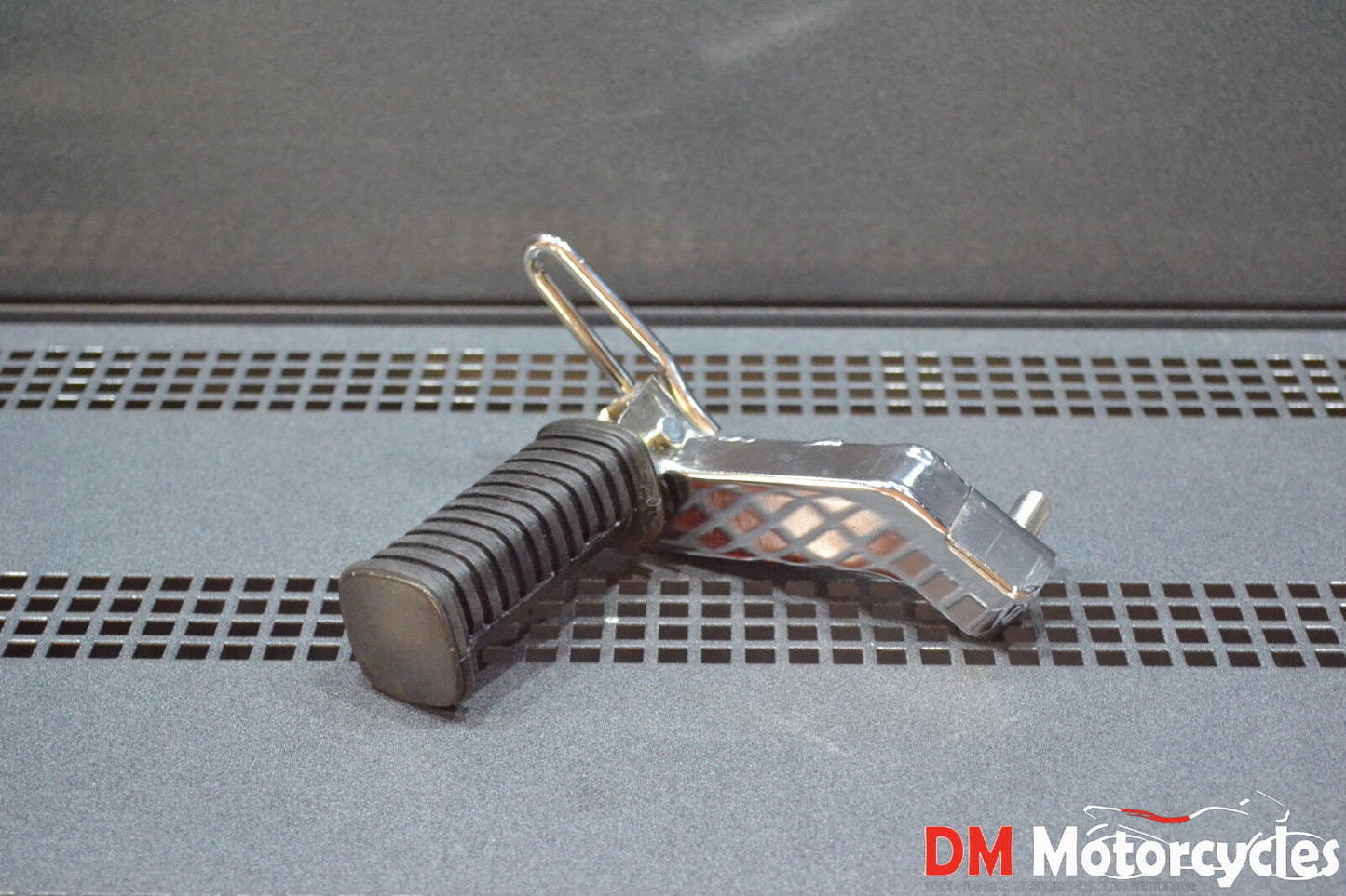 Yamaha genuine nos xj600 xj 600 1984 rear footrest 2 pn 51j-27440-00