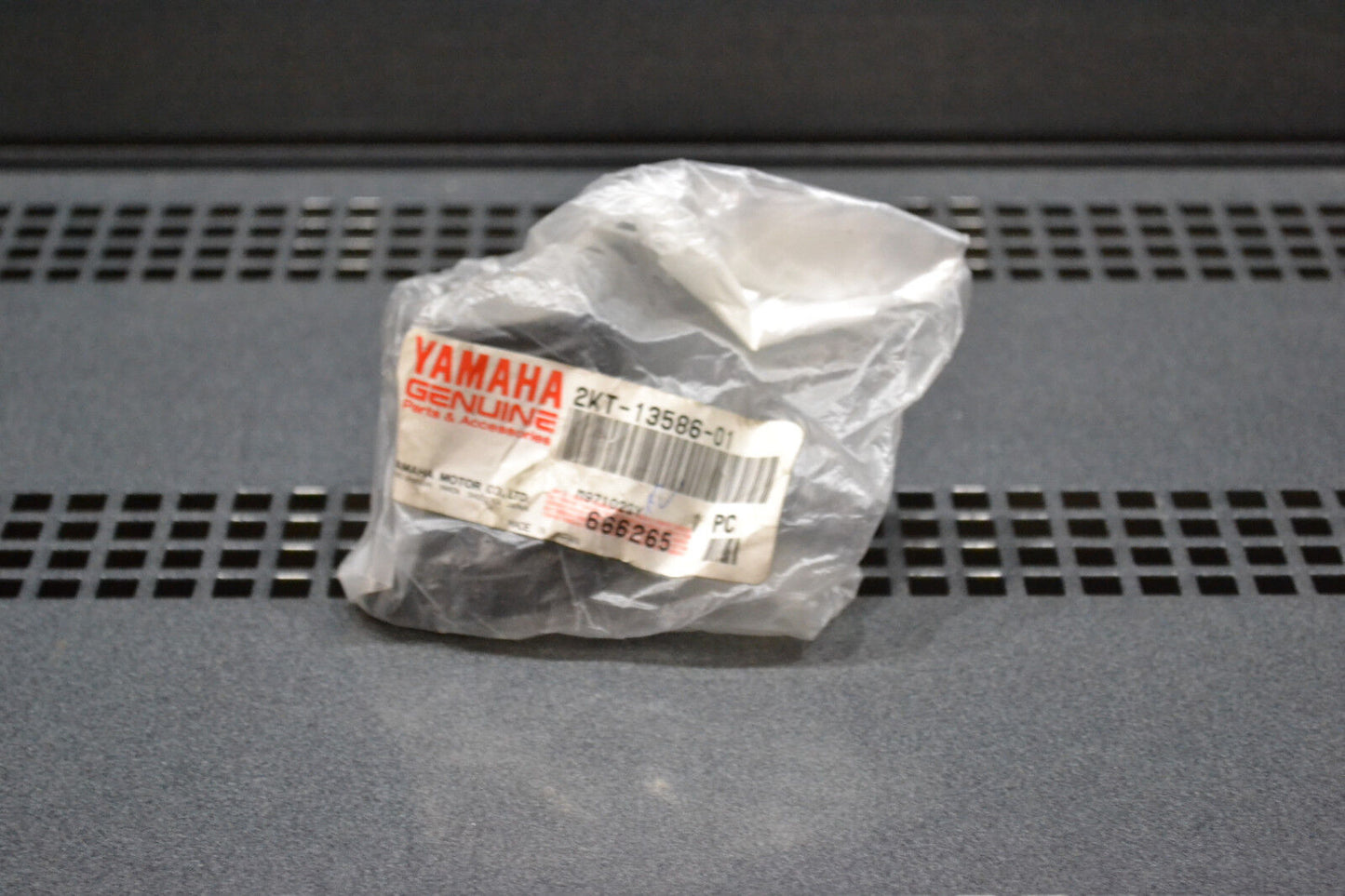 Yamaha genuine nos fz 750 fzr 750 carburetor joint 1 pn 2kt-13586-01