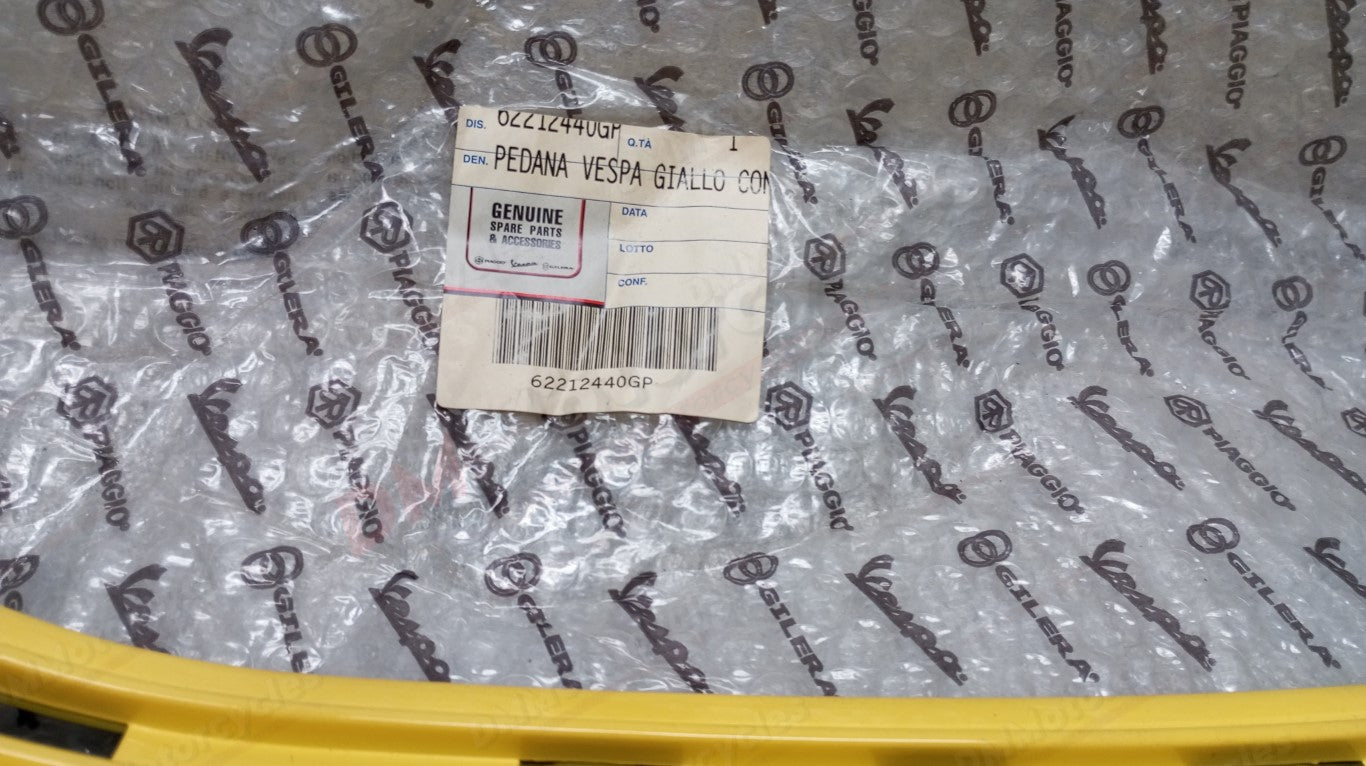Piaggio genuine new vespa lx lxv s footwell cover yellow pn 62212440gp