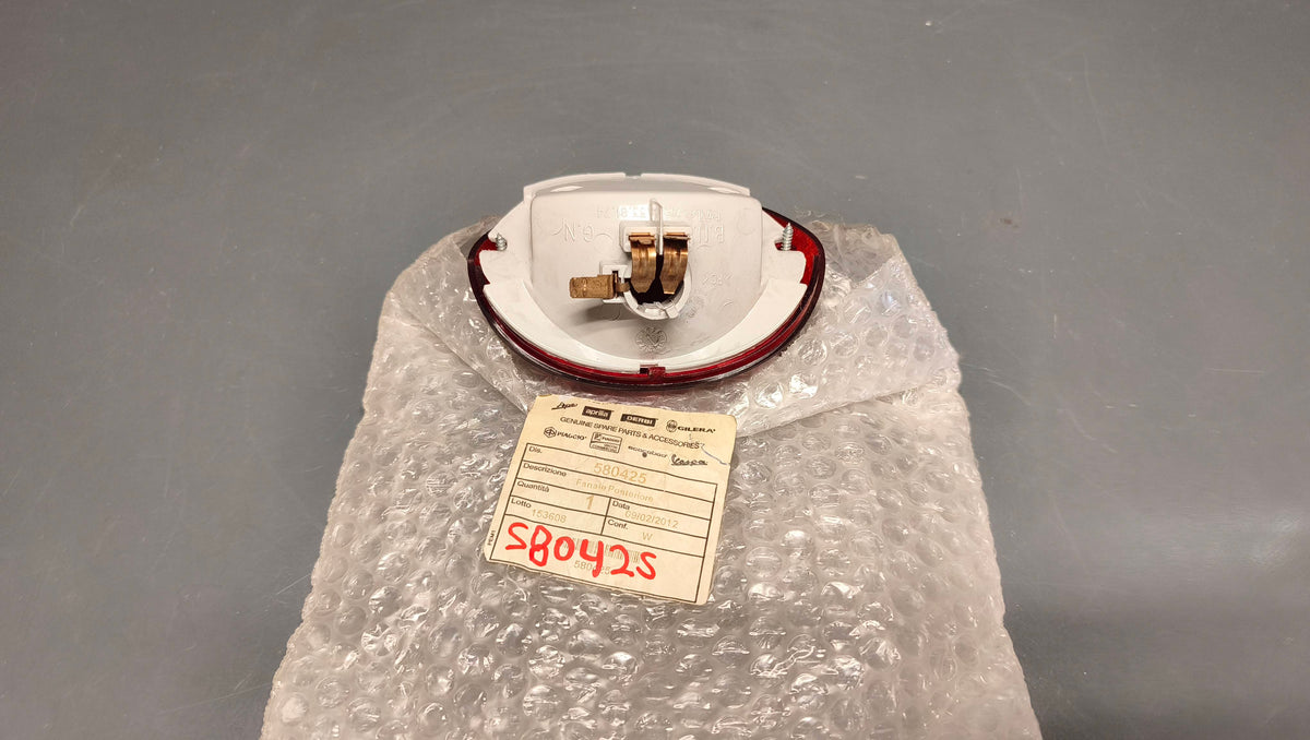 Piaggio Genuine Liberty 50 125 150 200 Rear Taillight Assembly 580425