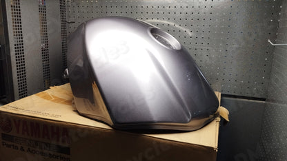 Yamaha genuine new FJR1300 FJR 1300 2003fuel petrol tank pn 5jw-yk241-50-p2