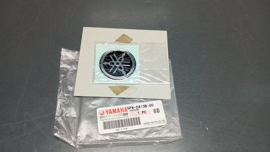 Yamaha genuine new yzf r1 tdm900 tw225 xp500 yz450 emblem decal pn 5pw-2413b-00 - Www.dm-motorcycles.com