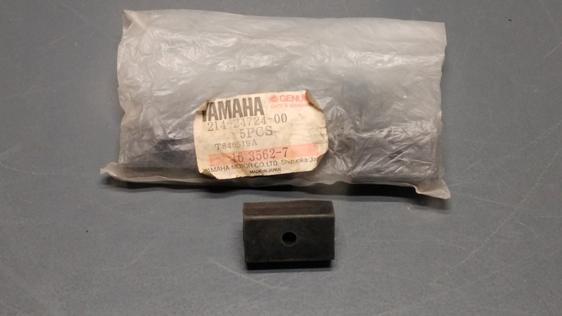 Yamaha genuine nos dt lb rd tx ty sr ct seat damper pn 214-24724-00