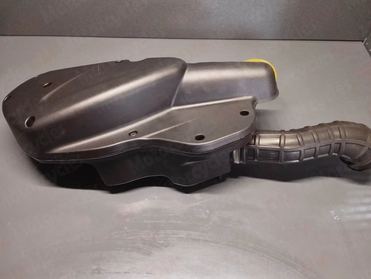 Piaggio genuine new Beverly 400 500 mp3 400 airbox filter housing pn 873151