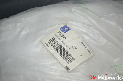 Peugeot genuine new Satelis 125 - 500 2007 - on right head light assy pn 766940