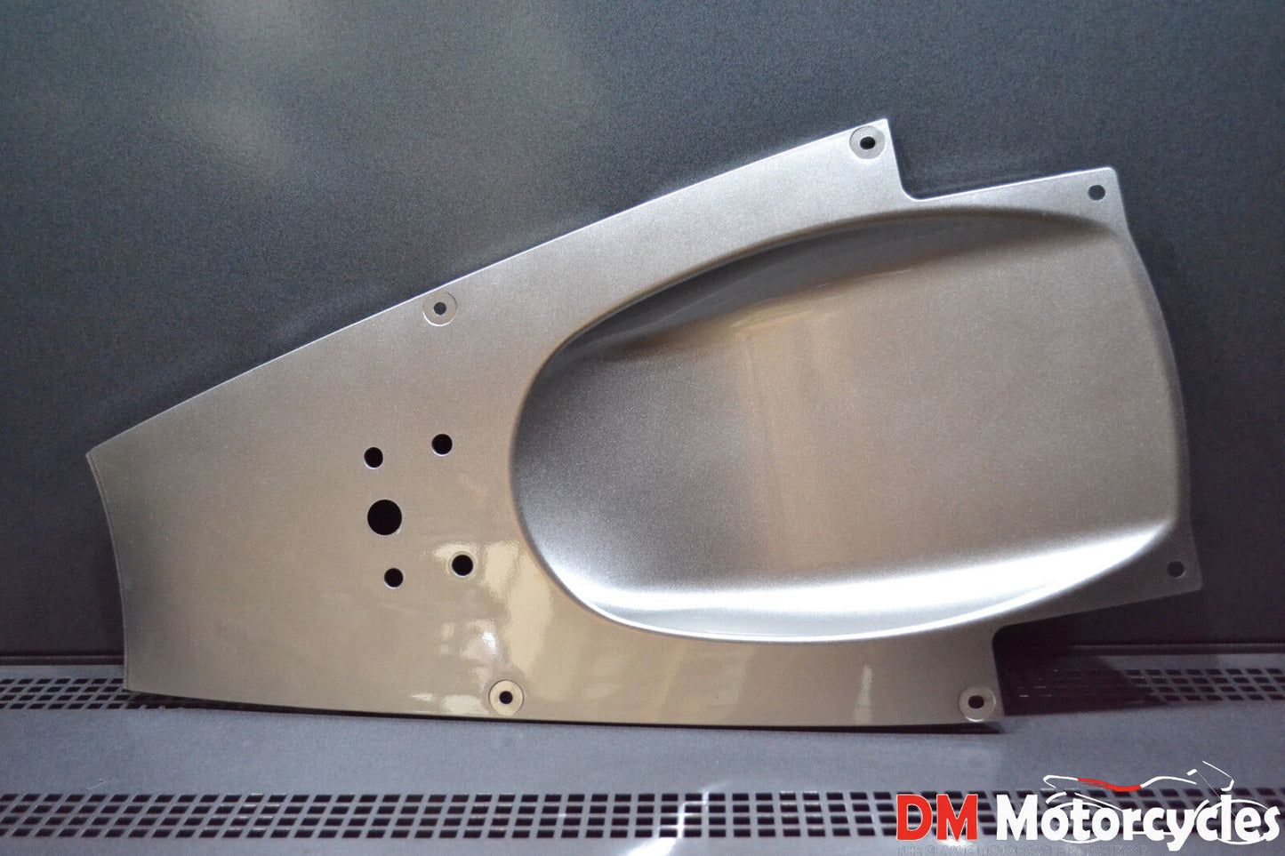 Yamaha genuine new yzf r1 2002 - 2003 under tail fender pn 5pw-21611-00-p2