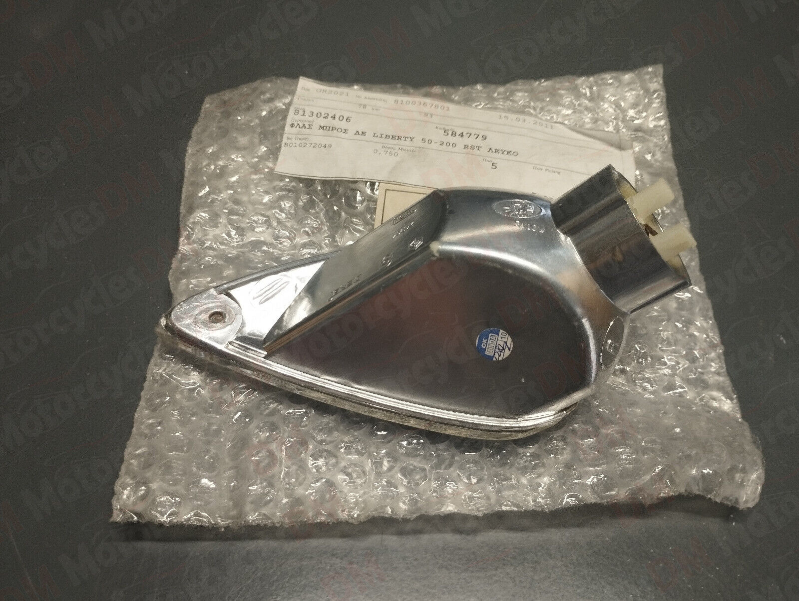 Piaggio genuine new liberty 200 150 125 50 front right turn signal pn 584779