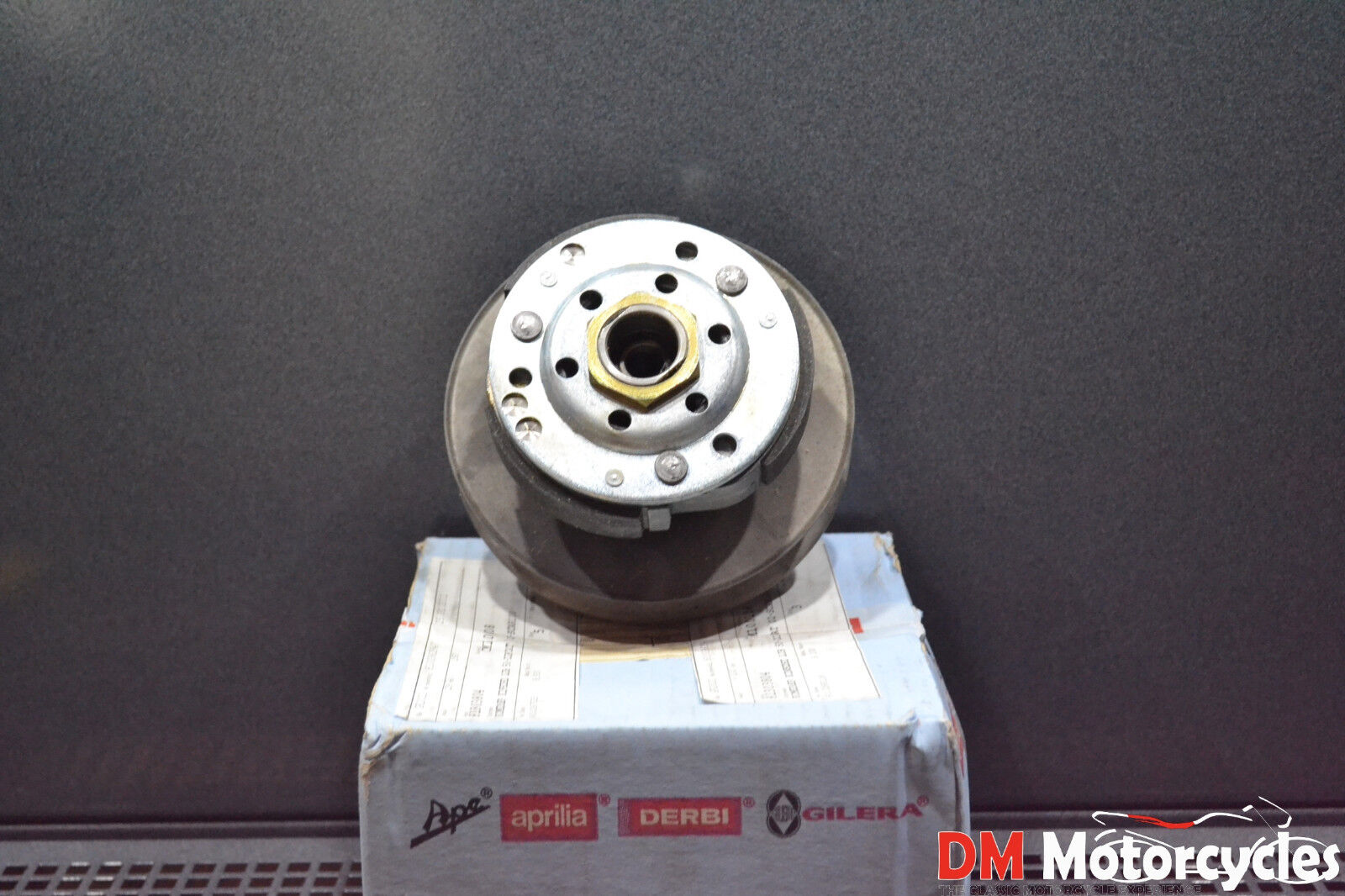 PIAGGIO GENUINE NEW VESPA LX GILERA DERBI SECONDARY PULLEY PN CM100108