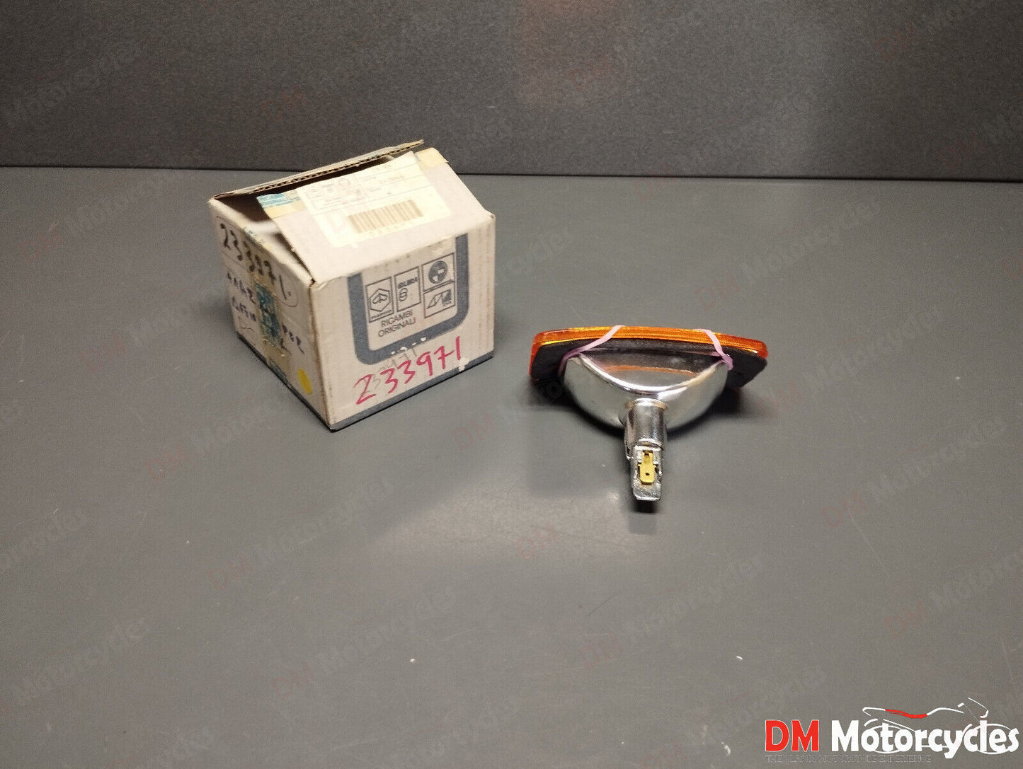 Piaggio genuine new vespa pk xl 50 125 right front turn signal pn 233971