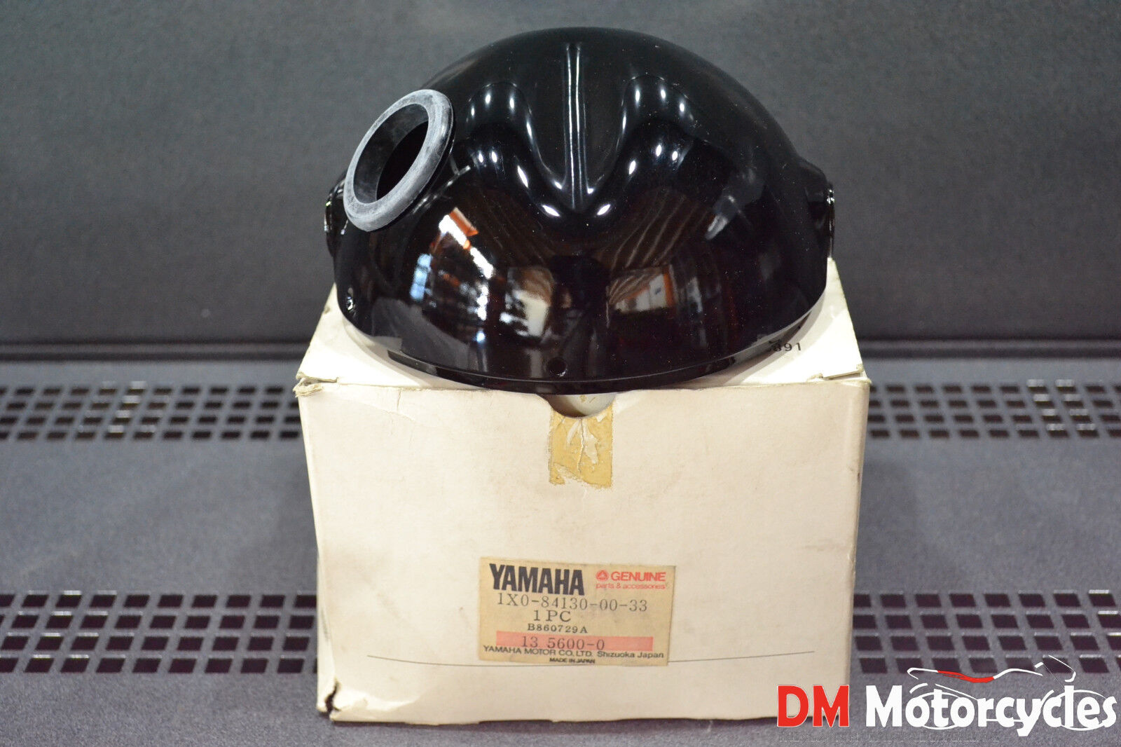 Yamaha genuine nos dt100 dt 100 1974 headlight housing pn 1x0-84130-00-33