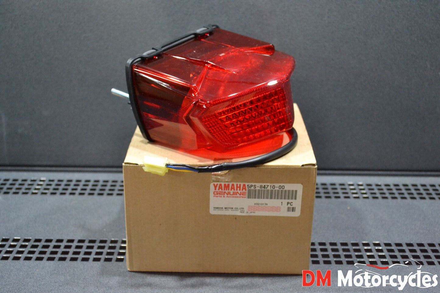Yamaha genuine new tdm900 tdm 900 2004 taillights assy pn 5ps-84710-00
