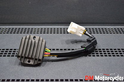 Piaggio genuine new vespa lx 125 150 regulator rectifier pn 58204r