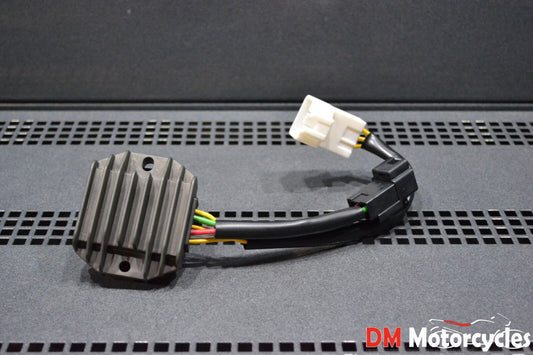 Piaggio genuine new vespa lx 125 150 regulator rectifier pn 58204r