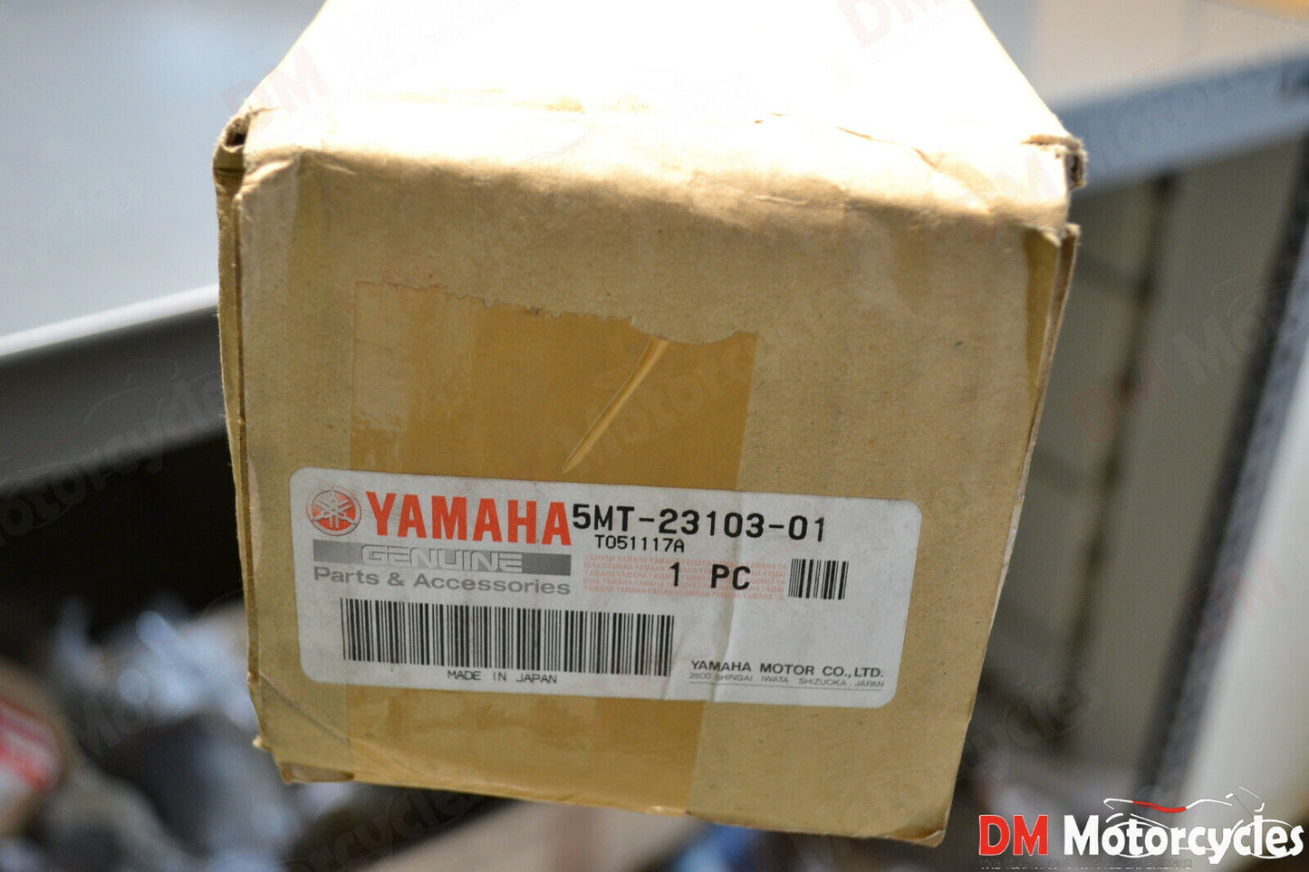 Yamaha genuine new YZF R6 2001 front right fork assy pn 5mt-23103-01