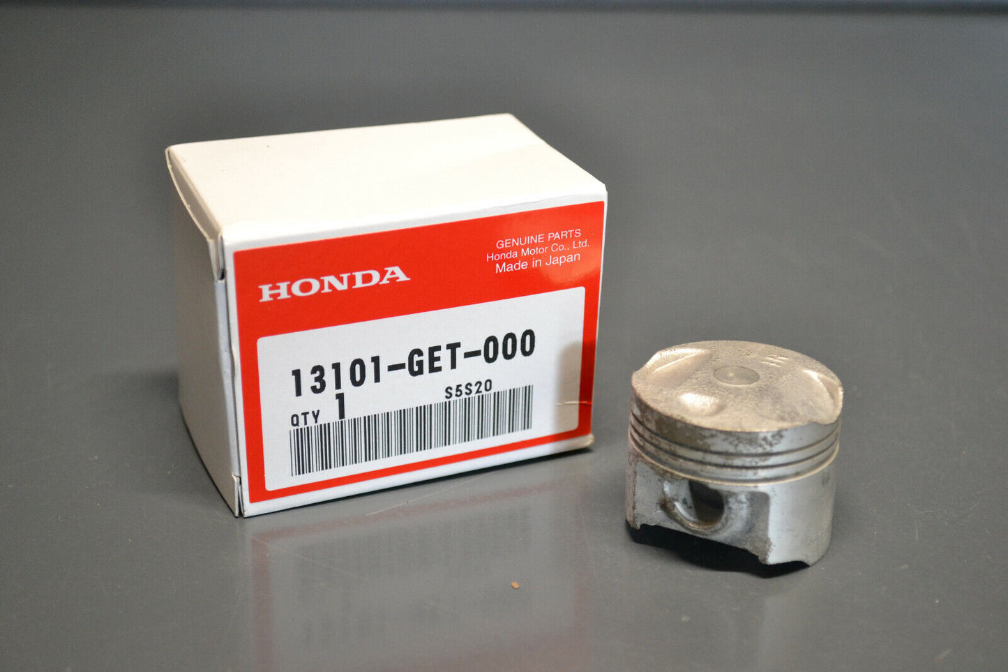 Honda genuine  CHF50 Scoopy  nps50 zoomer standard size piston pn 13101-get-000
