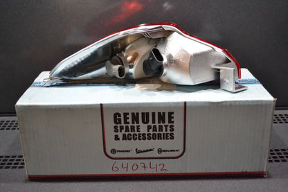 Piaggio genuine new x7 125 250 rh tail brake light pn 640742