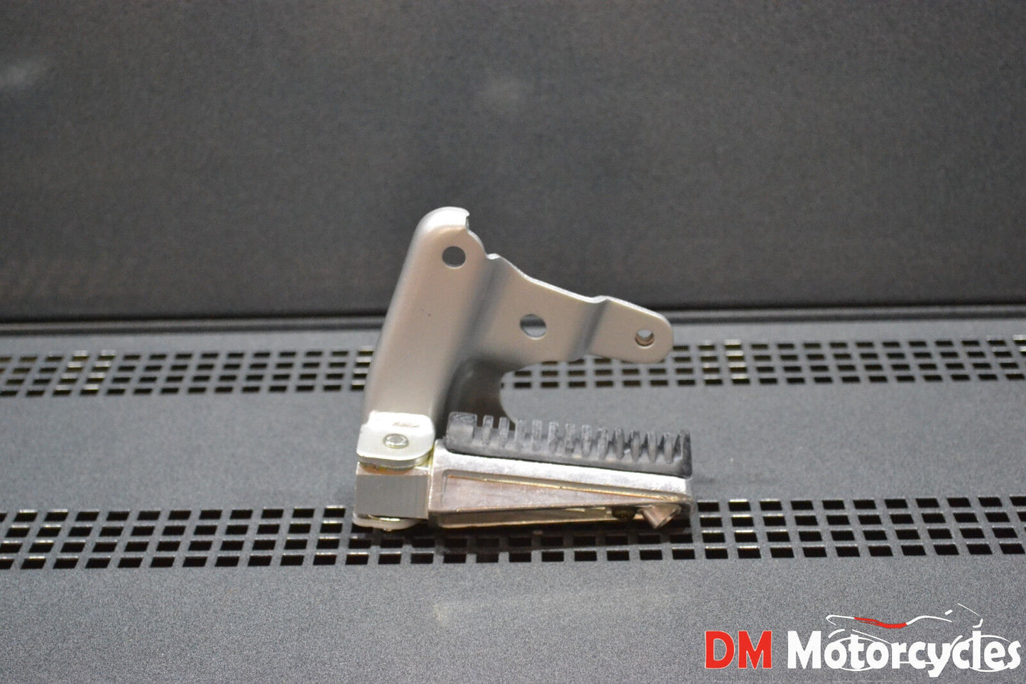 Yamaha genuine new xp500 tmax 500 2001 - 2006 rear foot peg pn 5gj-27430-00