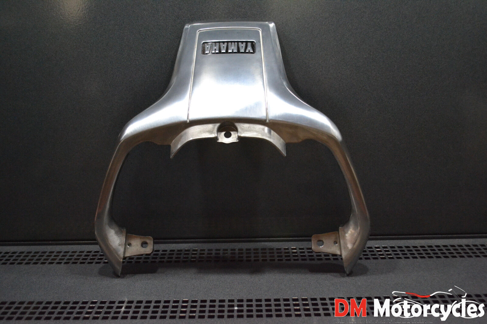 Yamaha genuine nos fj600 fj 600 1984 rear grip fender pn 33m-21645-00