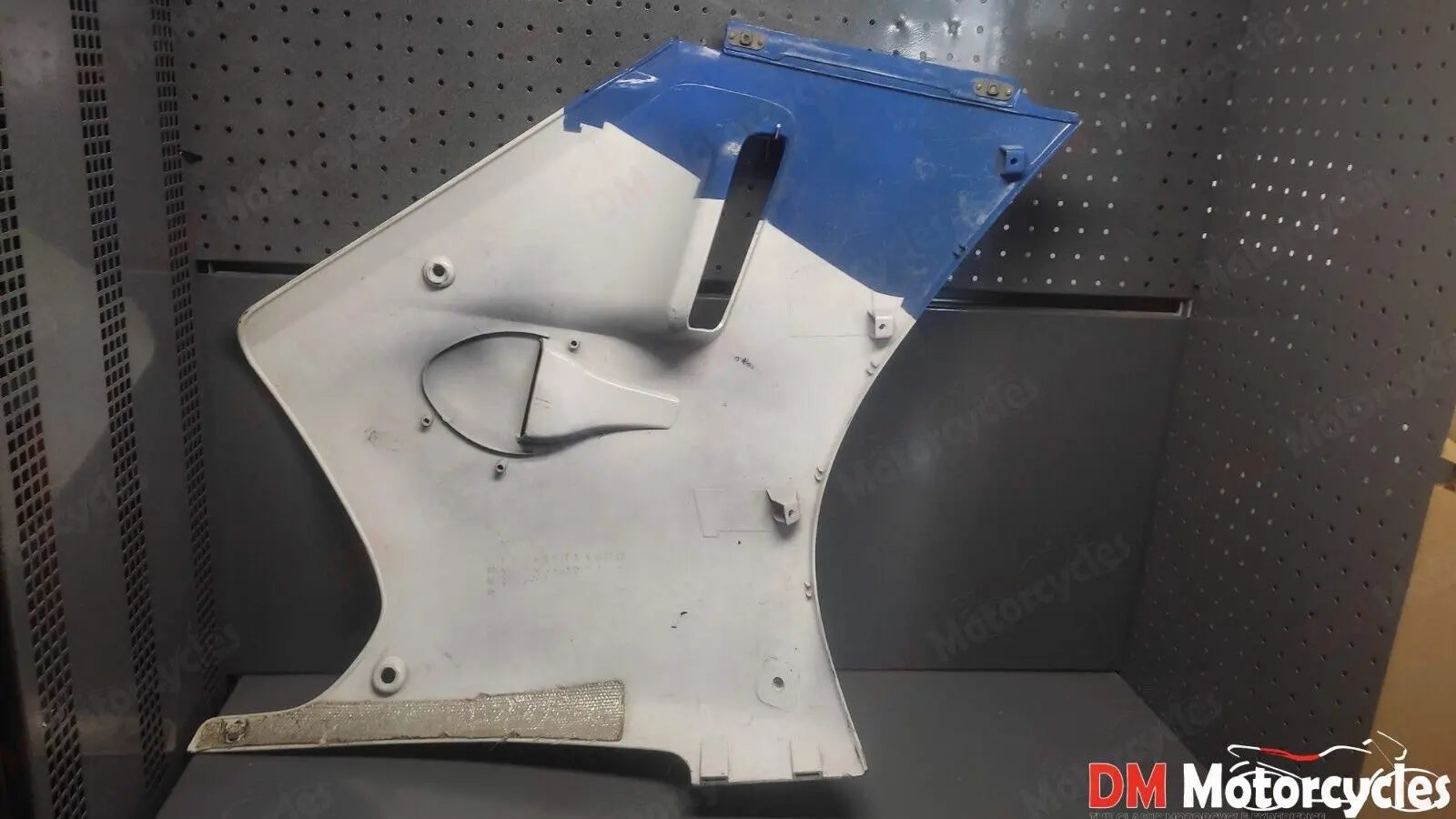 Suzuki genuine used RGV 250 VJ21 left side fairing cowl