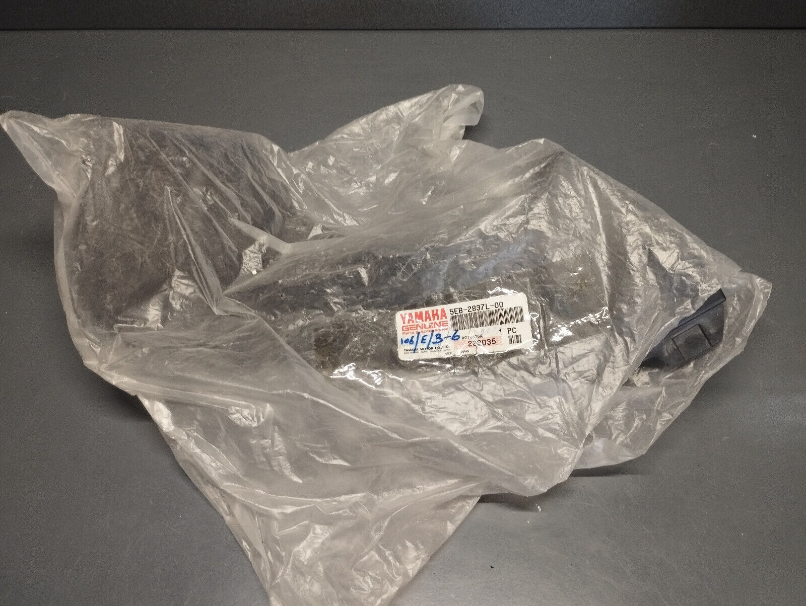 Yamaha genuine new yzf r6 yzf 600 99-02 console panel 1 pn 5eb-2837l-00
