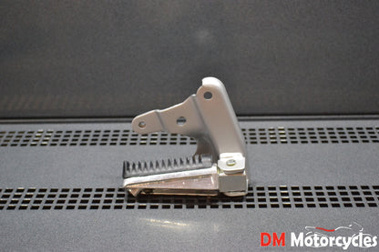 Yamaha genuine new xp500 tmax 500 2001 - 2006 rear foot peg pn 5gj-27440-00