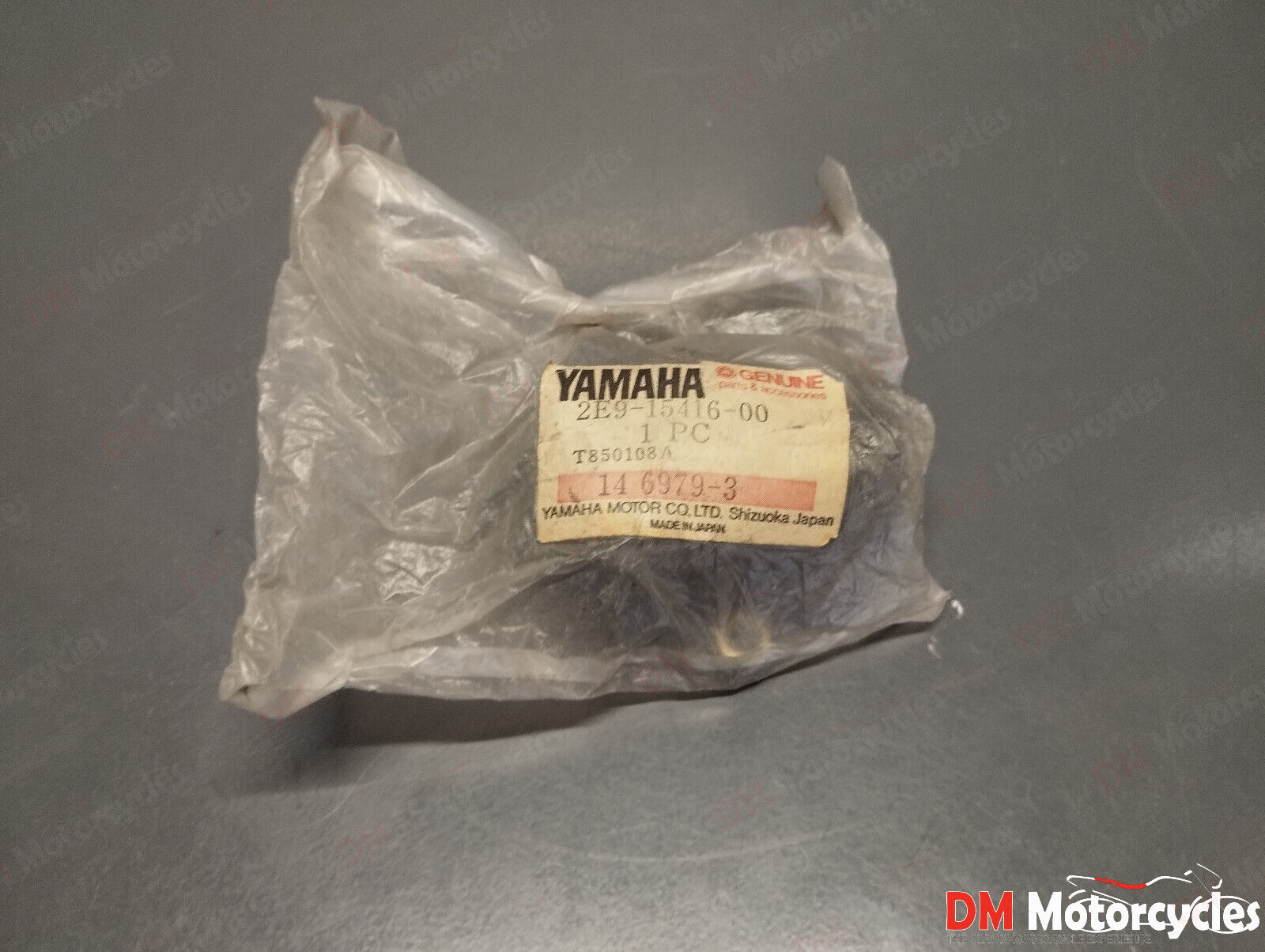 Yamaha genuine nos yr3 oil pump cover pn 2e9-15416-00